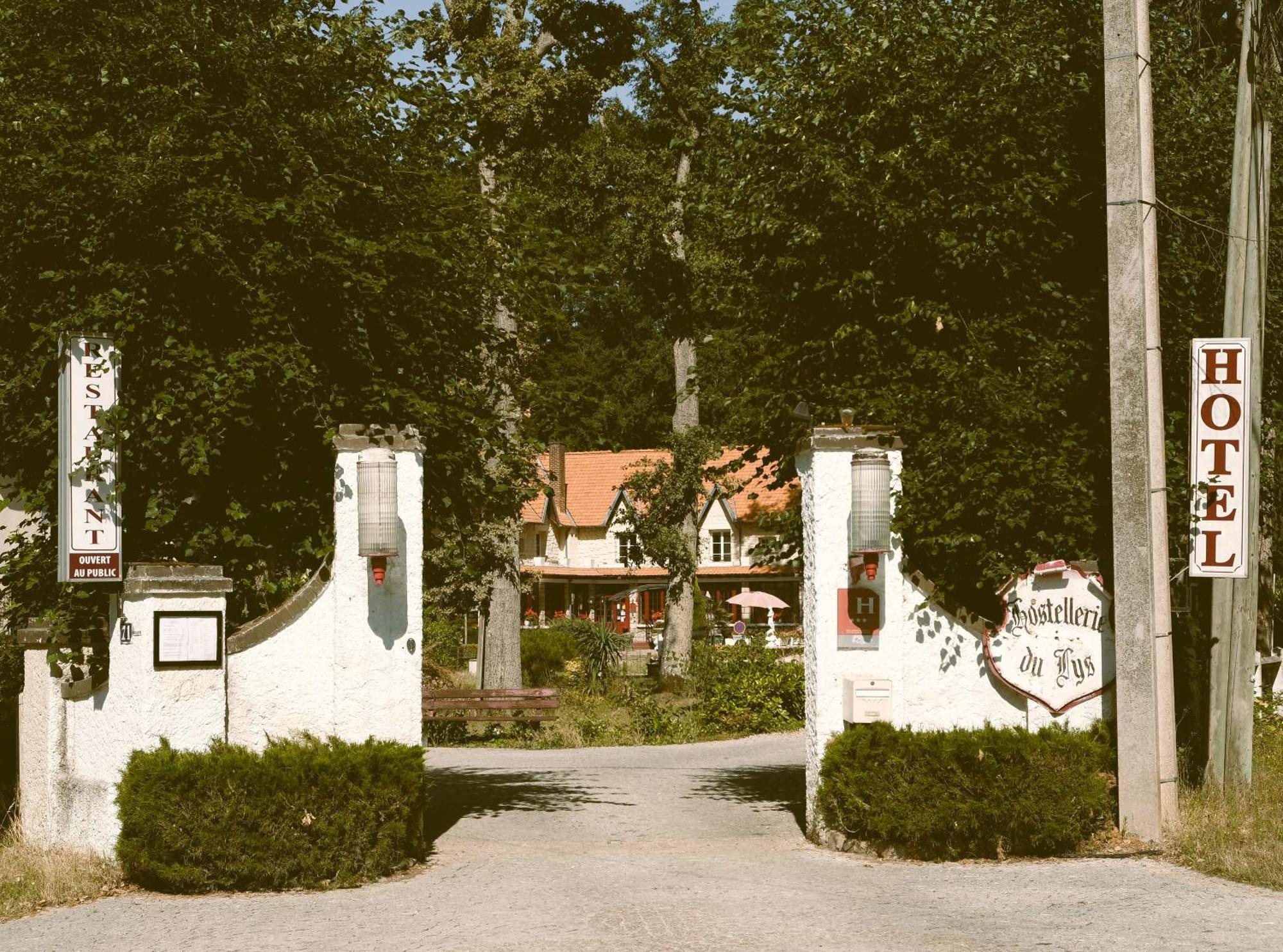 Hostellerie Du Lys Lamorlaye Eksteriør bilde