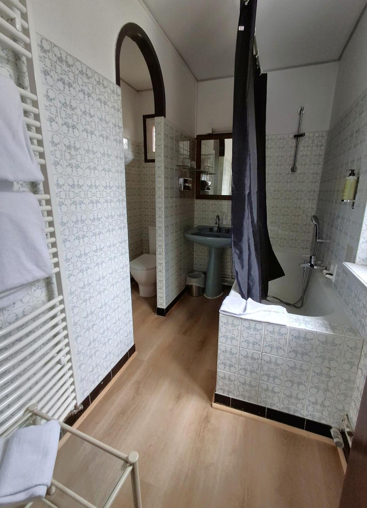 Hostellerie Du Lys Lamorlaye Eksteriør bilde
