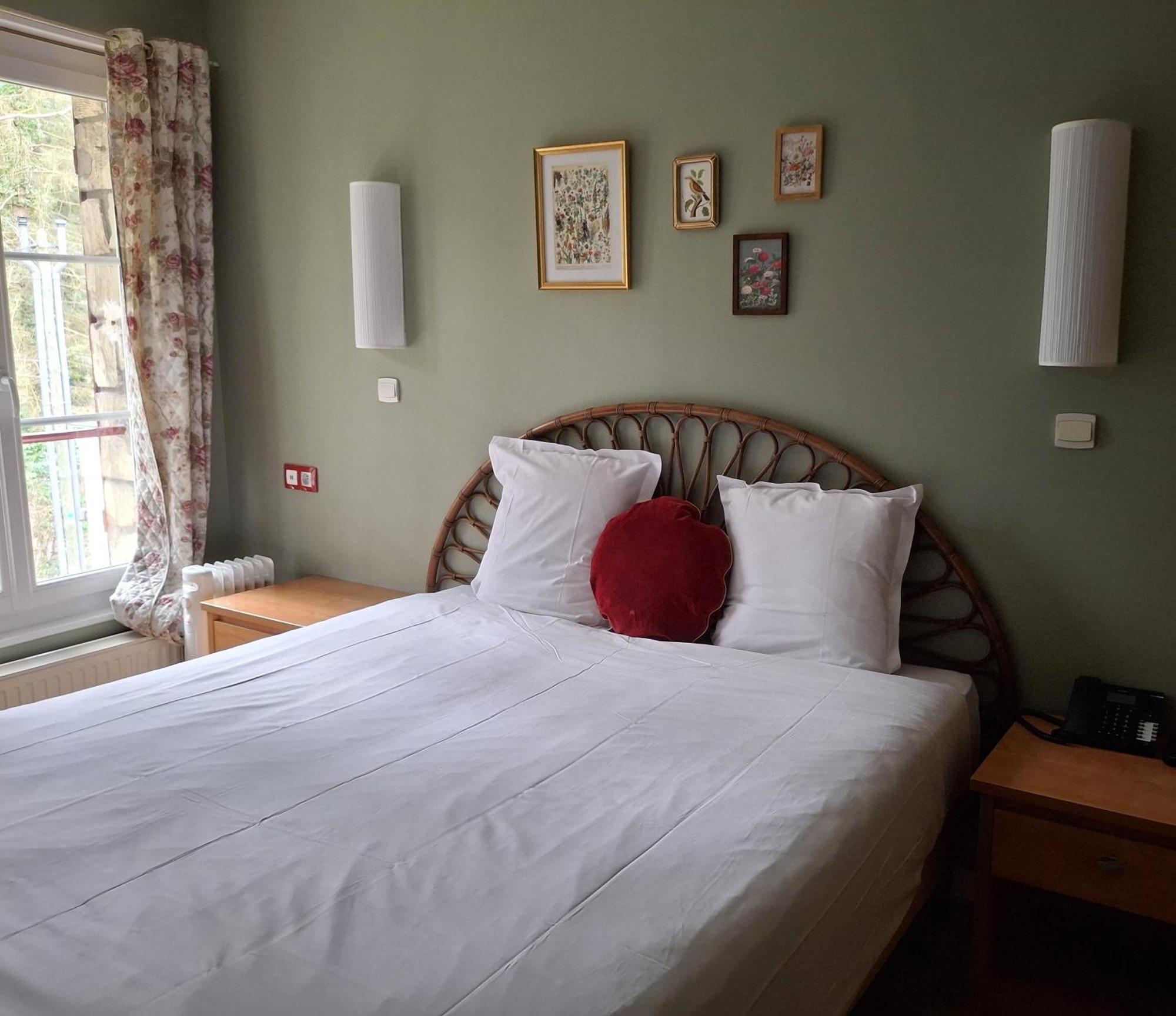 Hostellerie Du Lys Lamorlaye Eksteriør bilde