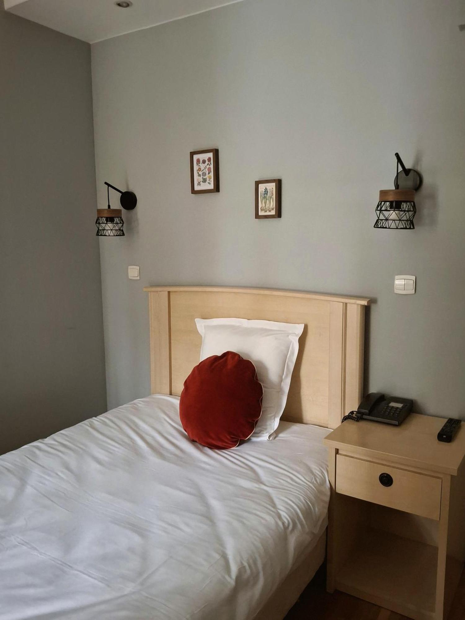 Hostellerie Du Lys Lamorlaye Eksteriør bilde
