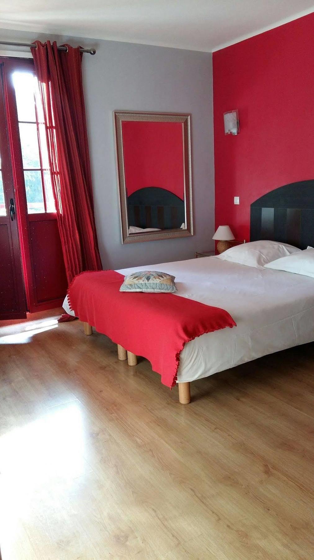 Hostellerie Du Lys Lamorlaye Eksteriør bilde