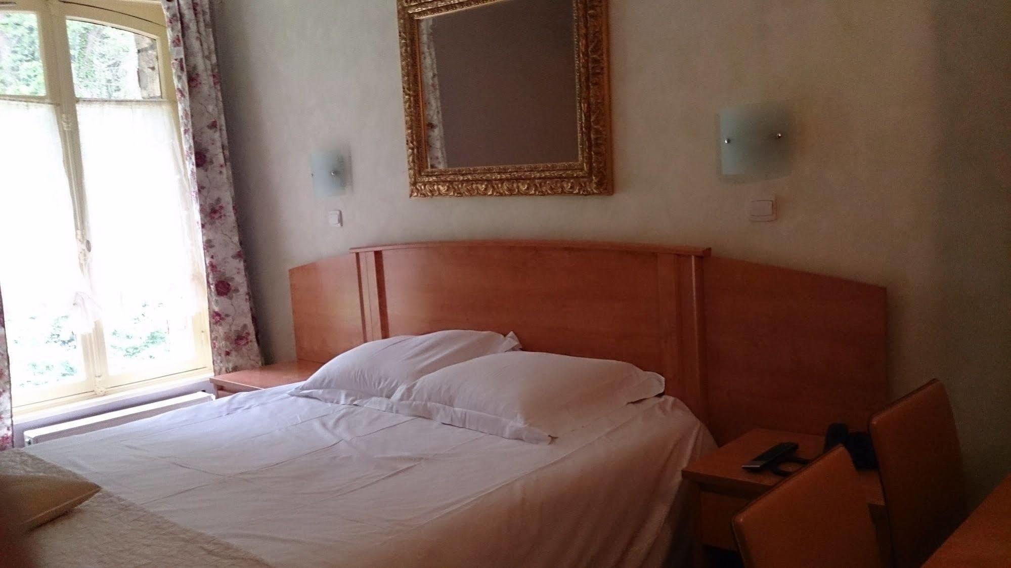 Hostellerie Du Lys Lamorlaye Eksteriør bilde