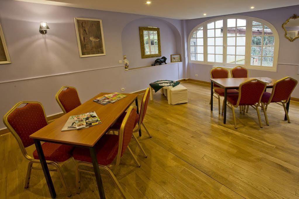 Hostellerie Du Lys Lamorlaye Eksteriør bilde